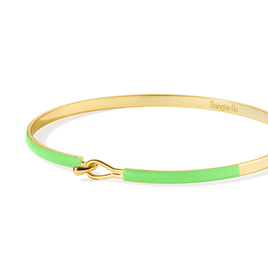 LILY - Thin lacquer bracelet with drop clasp in gilded brass. Color : Granny Green