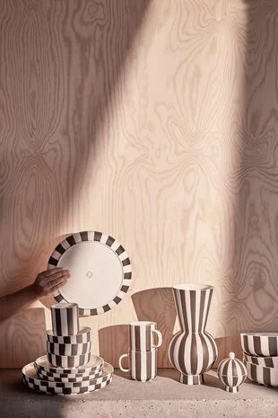 Toppu Vase - Round White / Black