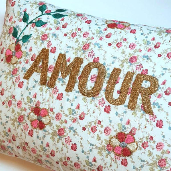 Cushion Amour Red & Golden