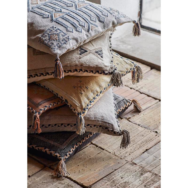 Vanilla & camel cushion